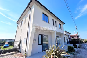 INTERO STABILE - LOCALE COMMERCIALE, APPARTAMENTI,