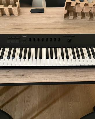 Tastiera 61 tasti semi-pesati Komplete Kontrol A61