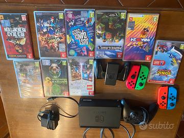 Nintendo Switch con due joycon e un controller