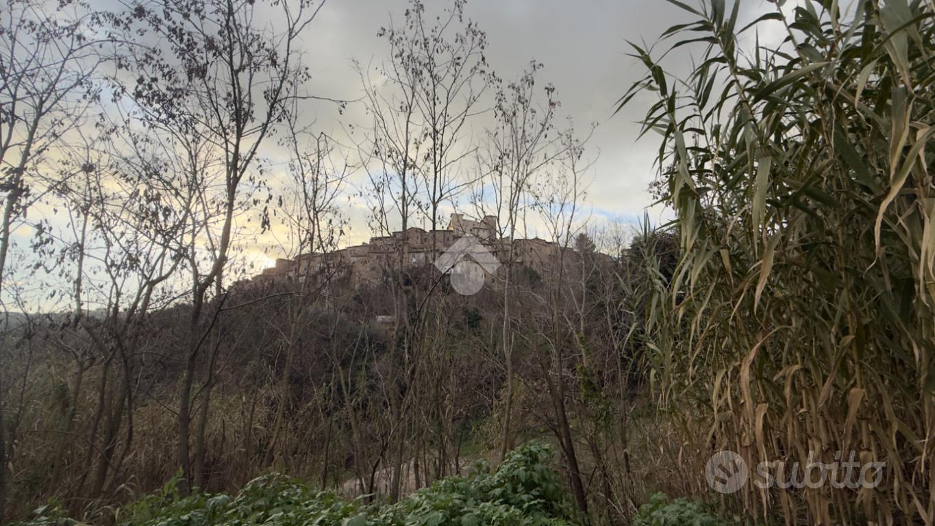 TER. RESIDENZIALE A CASTELNUOVO DI PORTO - Vista 3