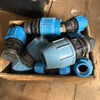 Lotto raccordi PE a compressione per tubi acqua