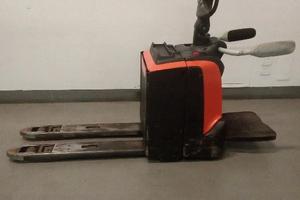 Muletto transpallet uomo a bordo 2000kg