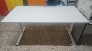 Scrivania bianca da ufficio IKEA Mittzon 160x80