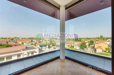 Appartamento di 200 m² con più di 5 locali e box a