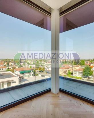 Appartamento di 200 m² con più di 5 locali e box a