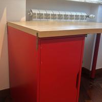 scrivania con cassettiera