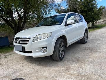 Toyota RAV4 crossover 2.2D