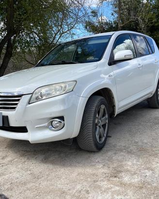 Toyota RAV4 crossover 2.2D