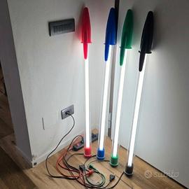 Lampada a forma di Penna BIC biro