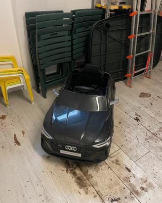 Macchina elettrica per bambini Audi