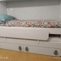 Letto doppio con cassetti