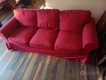Divano 3 posti.