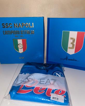 Maglia SSC Napoli Campioni d’Italia con cofanetto