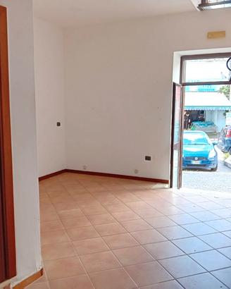 Locale commerciale 25 mq con agibilità via Roma