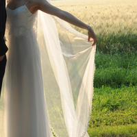 Abito da sposa Atelier Emé con velo ricamato