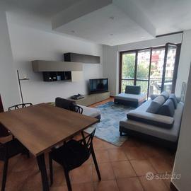 tavolo allungabile da pranzo con 4 sedie