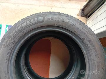 Gomme auto 4 stagioni 205 x 60 x 16 