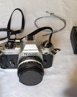 Lotto Nikon FG con 50mm + cavalletto + accessori