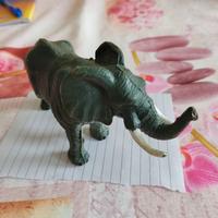 Elefante giocattolo con suono 