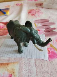 Elefante giocattolo con suono 