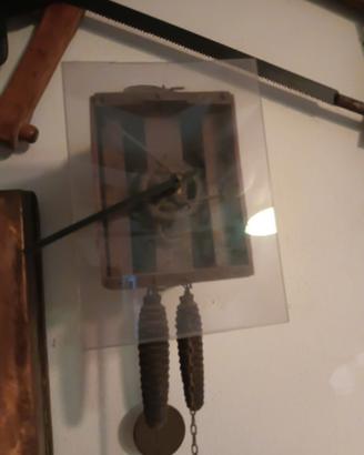 antico movimento di orologio a pendolo 