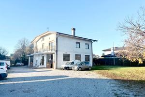 Graziosa casa singola con officina a reddito garan