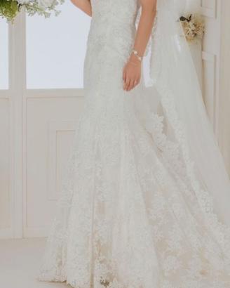 Abito da sposa in pizzo Impero Couture