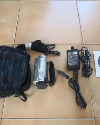 Fotocamera NikonCoolpixL20-Videocame SonyDCR-SX30E