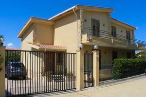 Villa indipendente con giardino 