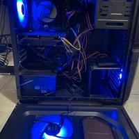 Computer gaming più accessori per streaming