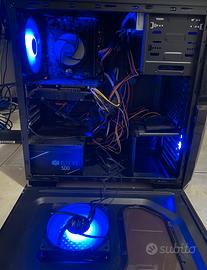 Computer gaming più accessori per streaming