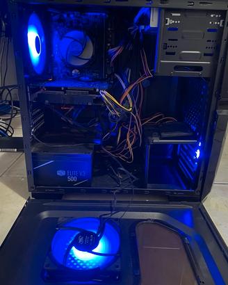 Computer gaming più accessori per streaming