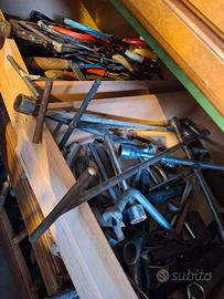 500 pezzi di atrezzi vintage da giardino