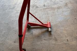 Cavalletto posteriore moto per monobraccio