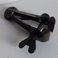 Morsa manuale vintage in ferro