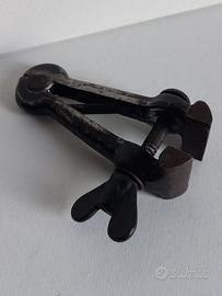 Morsa manuale vintage in ferro