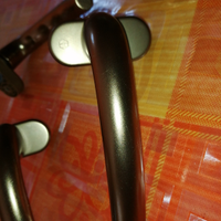 Sei maniglie universali per infissi bronzate