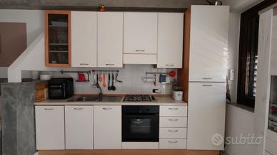 CUCINA completa di forno e frigo