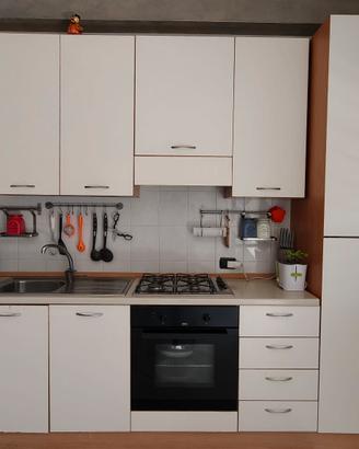CUCINA completa di forno e frigo