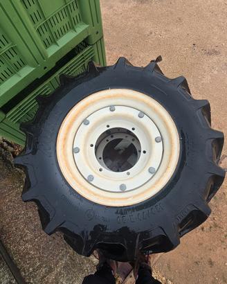 Gomme per trattore agricolo complete di cerchi