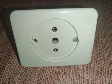Presa 15A 230V BTICINO Domino 11351