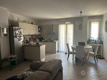 Appartamento zona centrale, tre vani, classe "C"