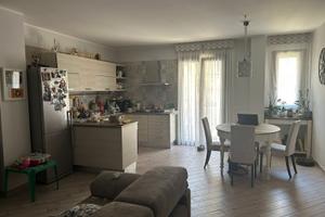 Appartamento zona centrale, tre vani, classe "C"
