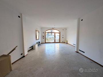 NEGOZIO A FARRA DI SOLIGO