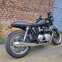 TRIUMPH BONNEVILLE SE