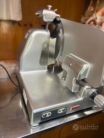 Banco frigo,congelatori,affettatrice,scaffali