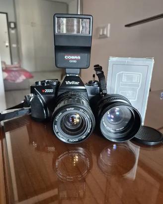 Vivitar V2000 con due obiettivi e flash