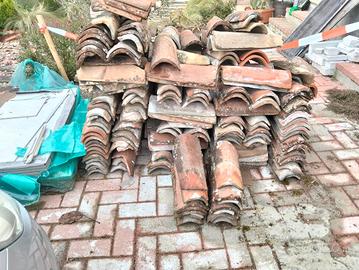 Vecchi coppi per tetto