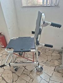 Sedia a rotelle in alluminio richiudibile 
