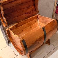 Barile contenitore in legno con sostegno